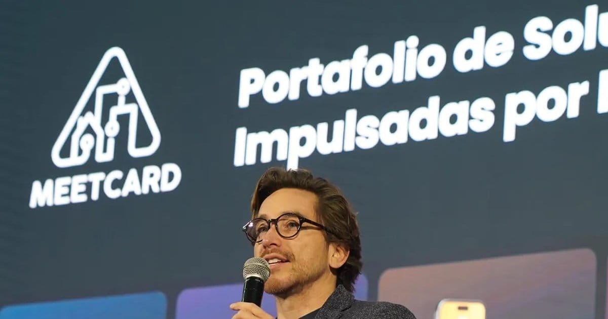 Diego Stevens, CEO y fundador de Meetcard, presenta el portafolio de soluciones impulsadas por IA en Expo Mercado Público 2026